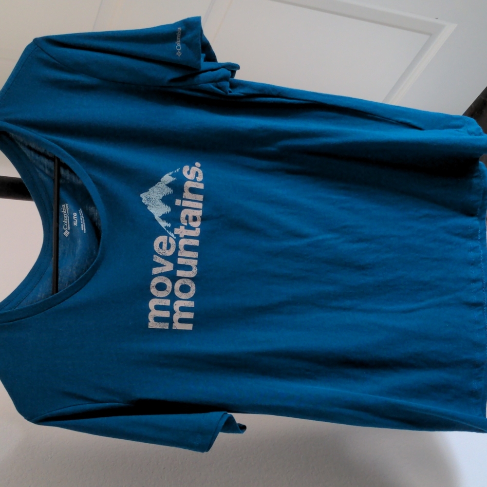 Columbia 'Move Mountains' tee